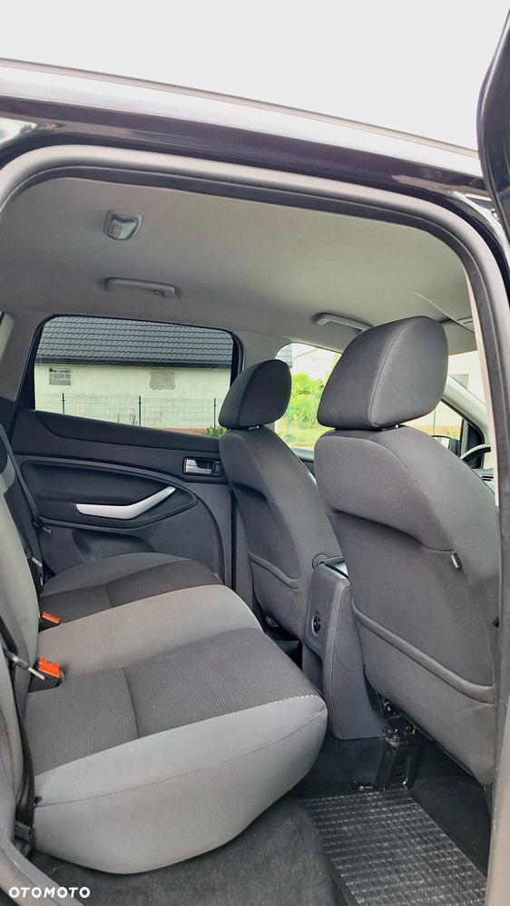 Ford Kuga 2.0 TDCi 2x4 Titanium - 25