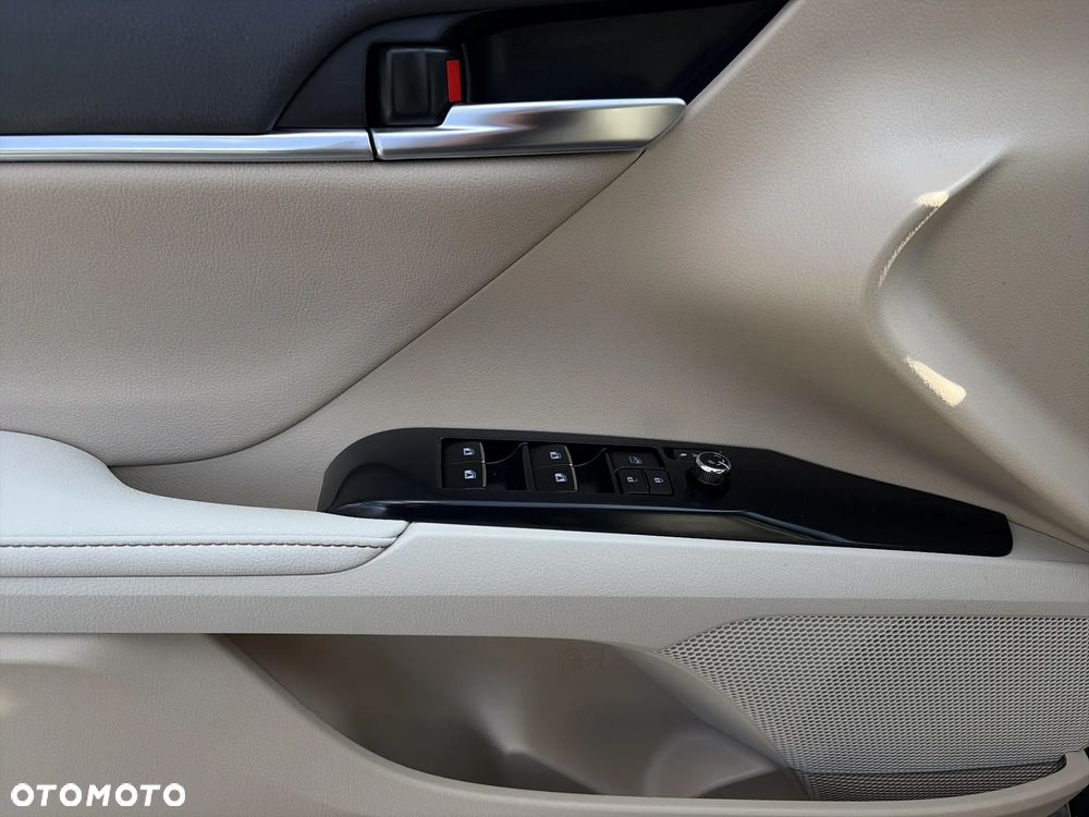 Toyota Camry 2.5 Hybrid Executive CVT - 14