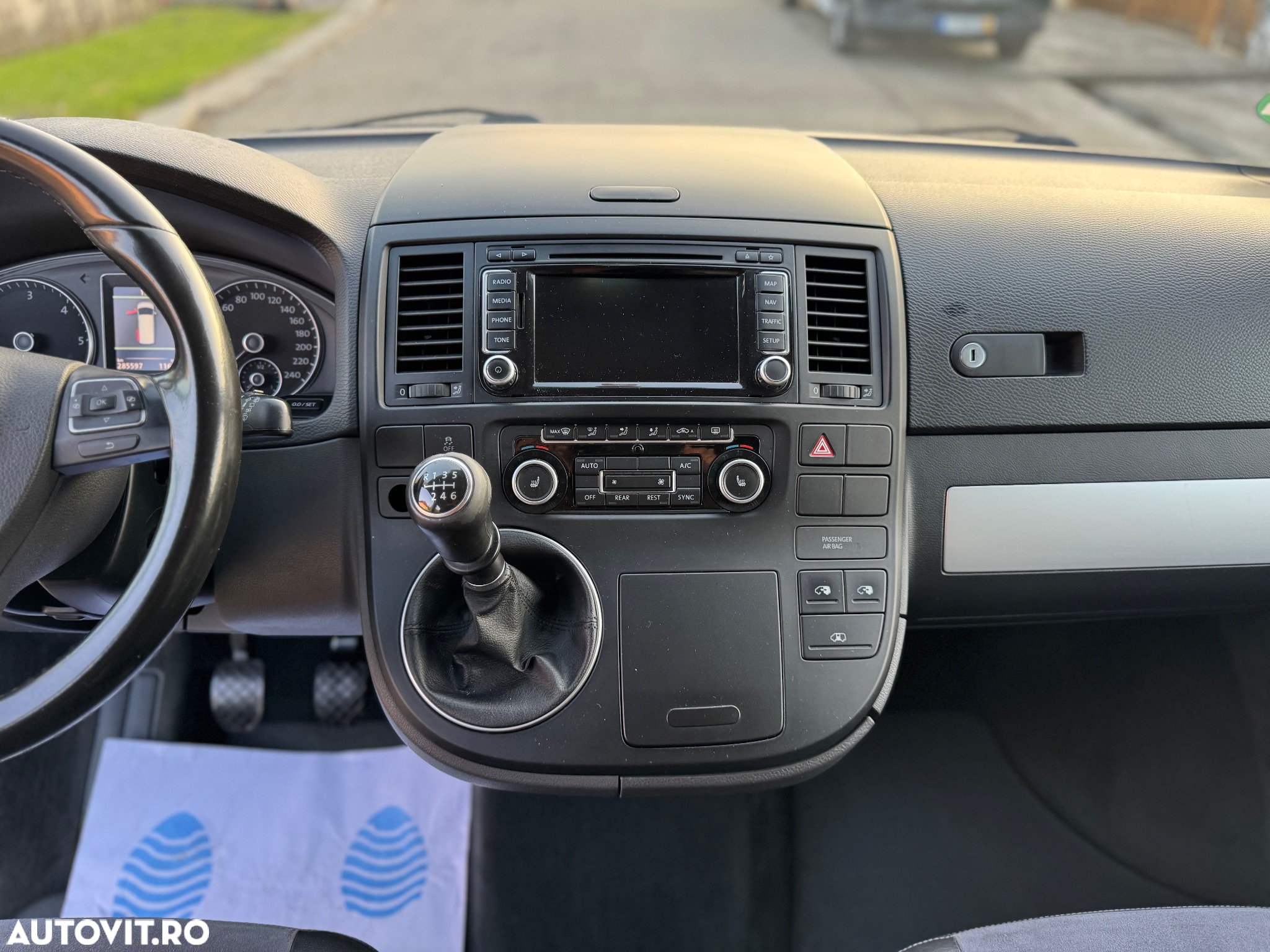 Volkswagen Multivan - 5