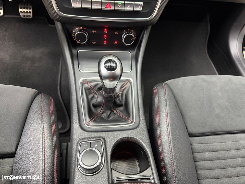 Mercedes-Benz A 180 AMG Line - 28