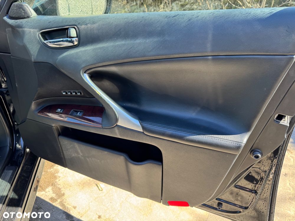 Lexus IS 220 D Prestige - 9