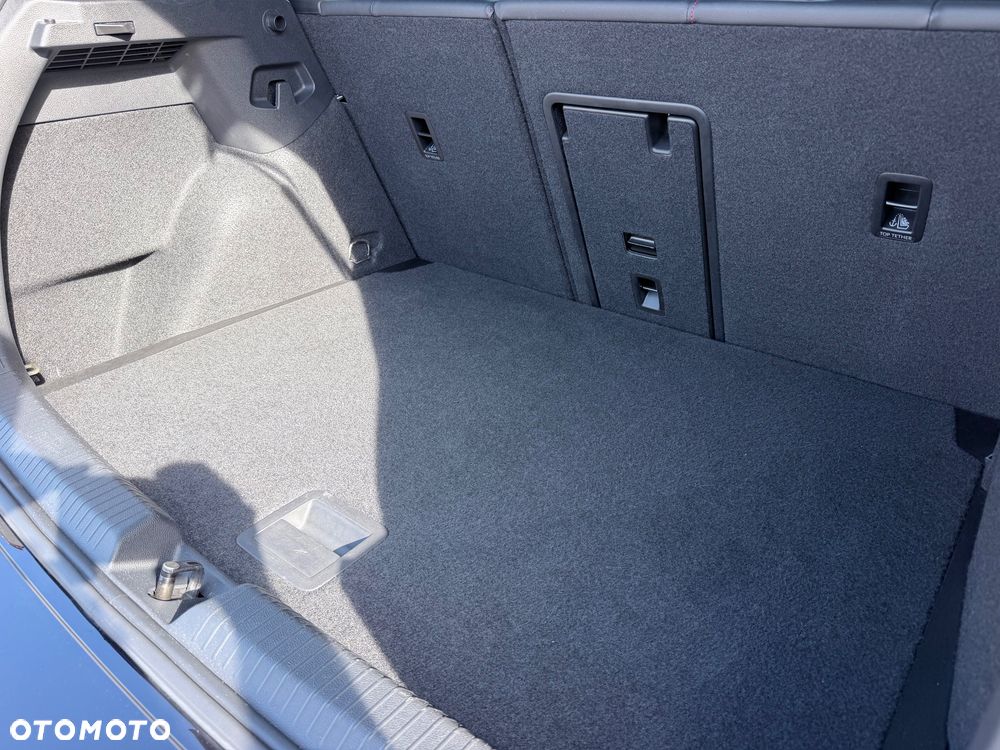 Volkswagen Golf - 25