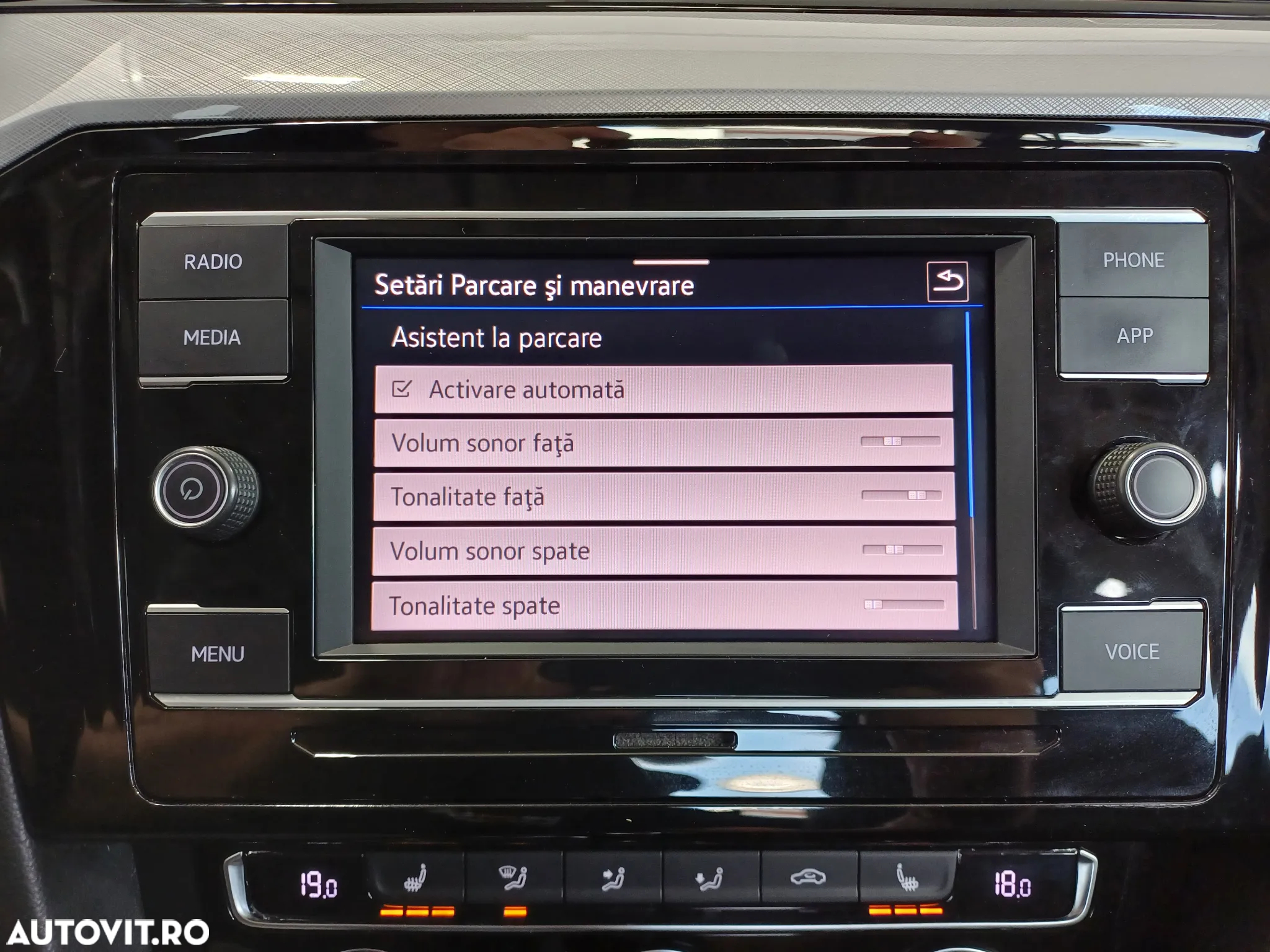 Volkswagen Passat 2.0 TDI DSG Comfortline - 23