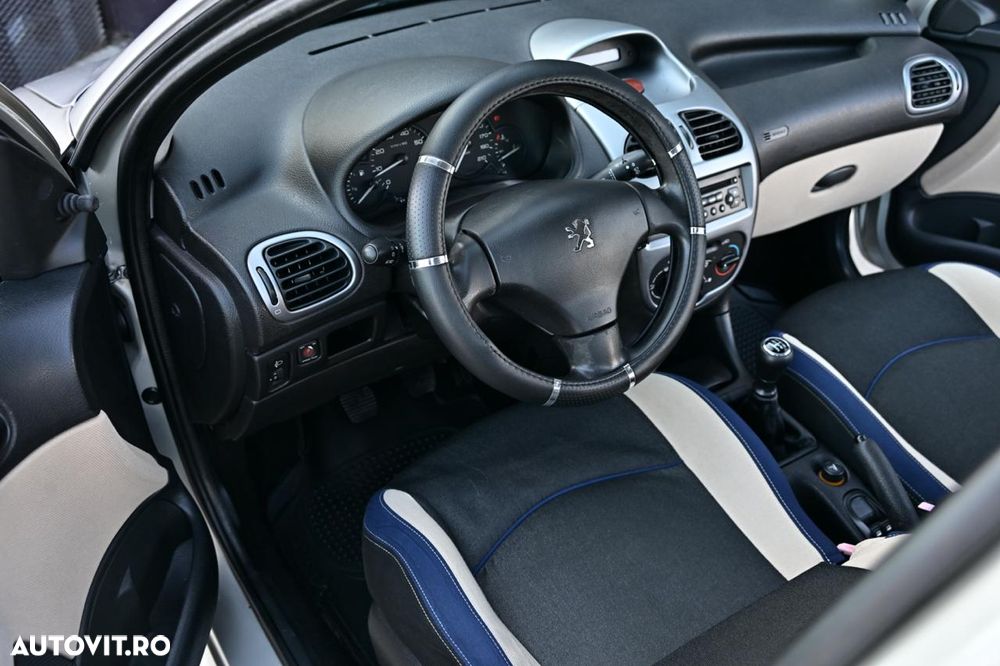 Peugeot 206 1.4E Sedan - 17