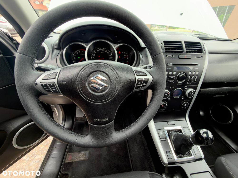 Suzuki Grand Vitara 2.4 Comfort+ - 26