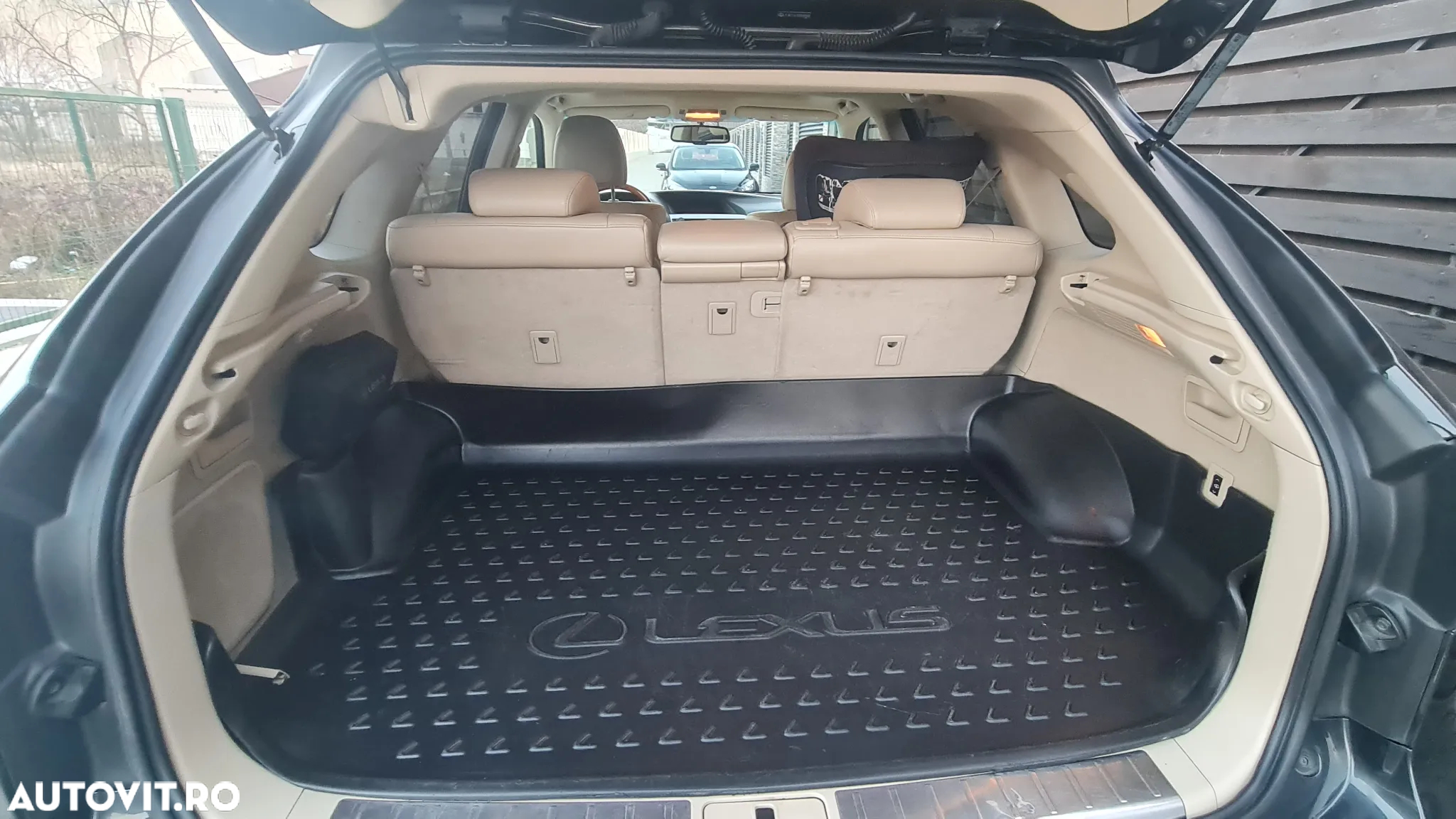 Lexus Seria RX - 12