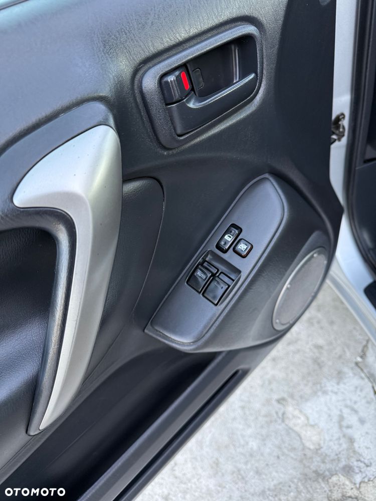 Toyota RAV4 2.0 VVT-i Prestige - 25