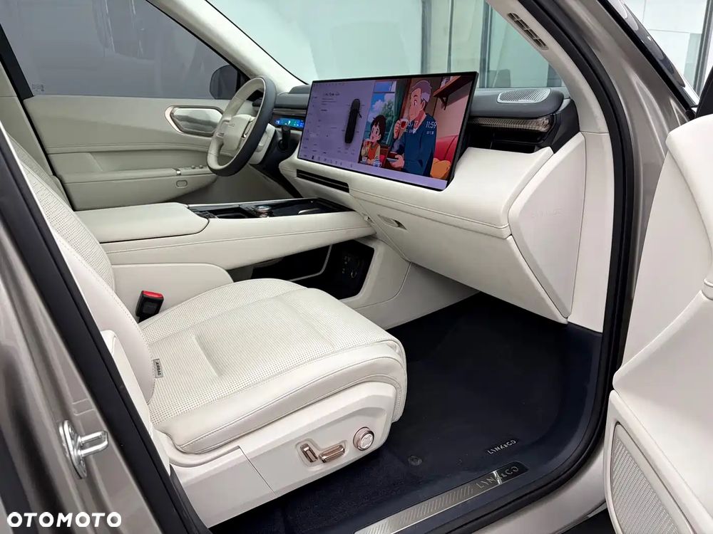 Lynk & Co 900 - 15