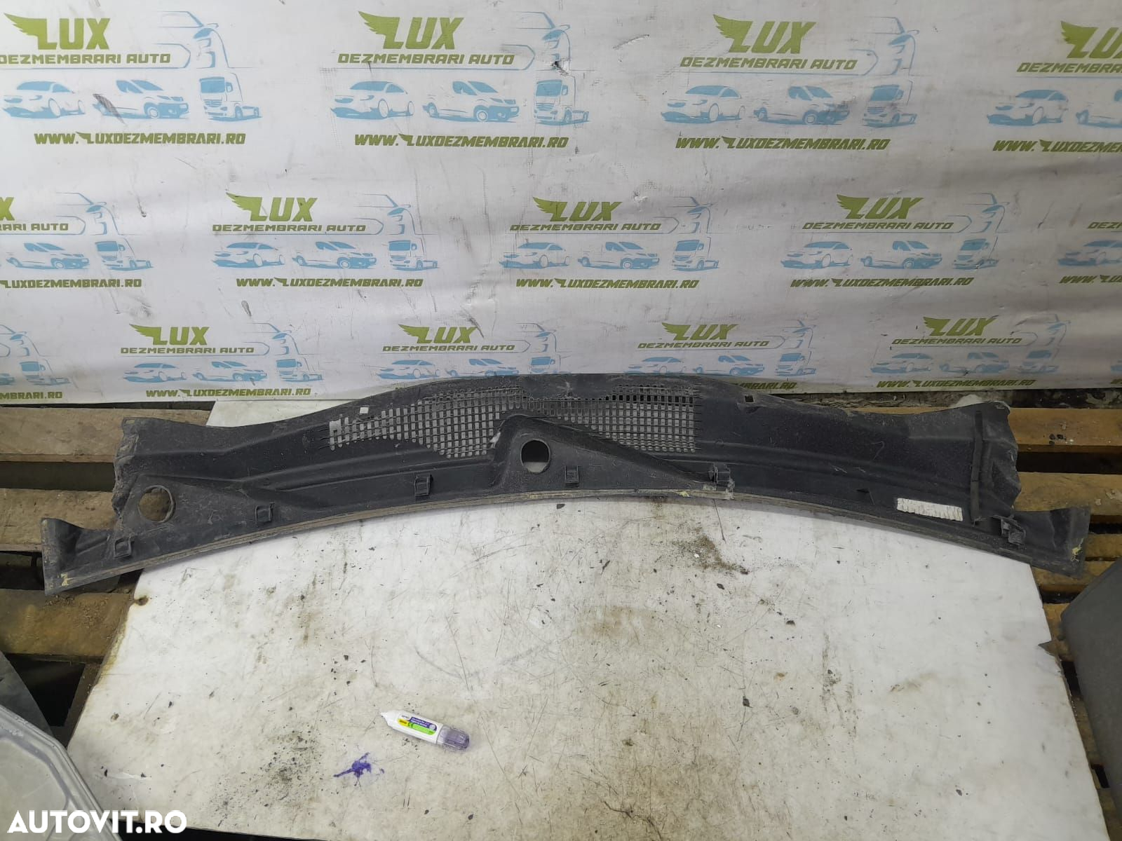 Grila stergator 05303965a Jeep Compass 1 [facelift] [2011 - 2013] - 3