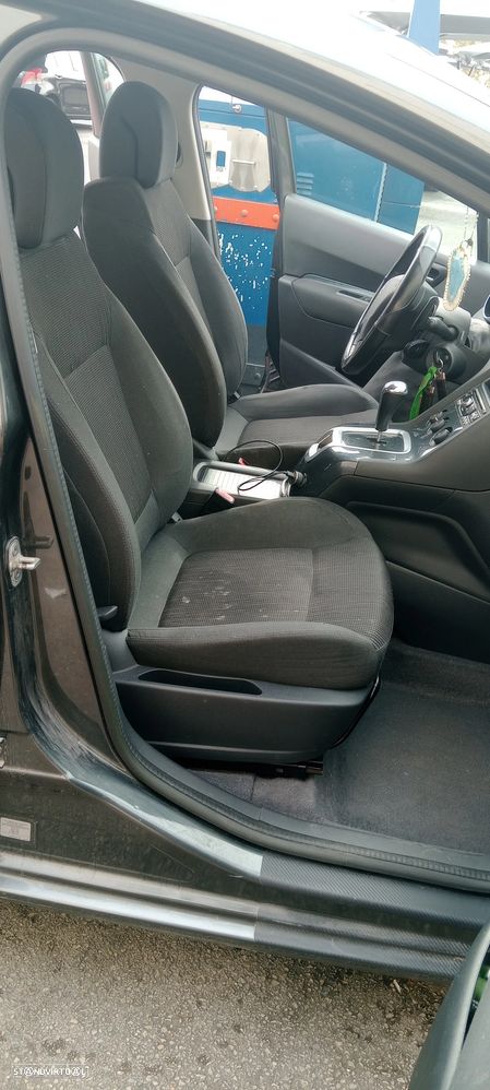 Peugeot 5008 - 10