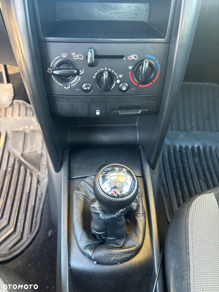 Peugeot 207 75 Urban Move - 14