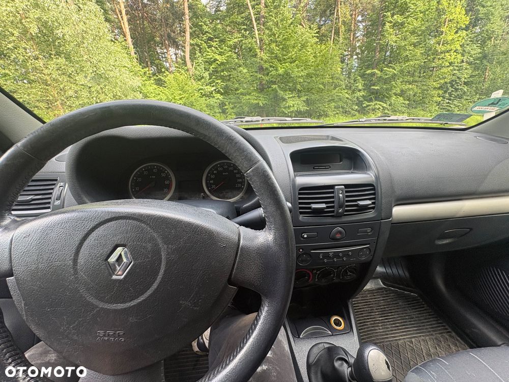 Renault Clio - 10