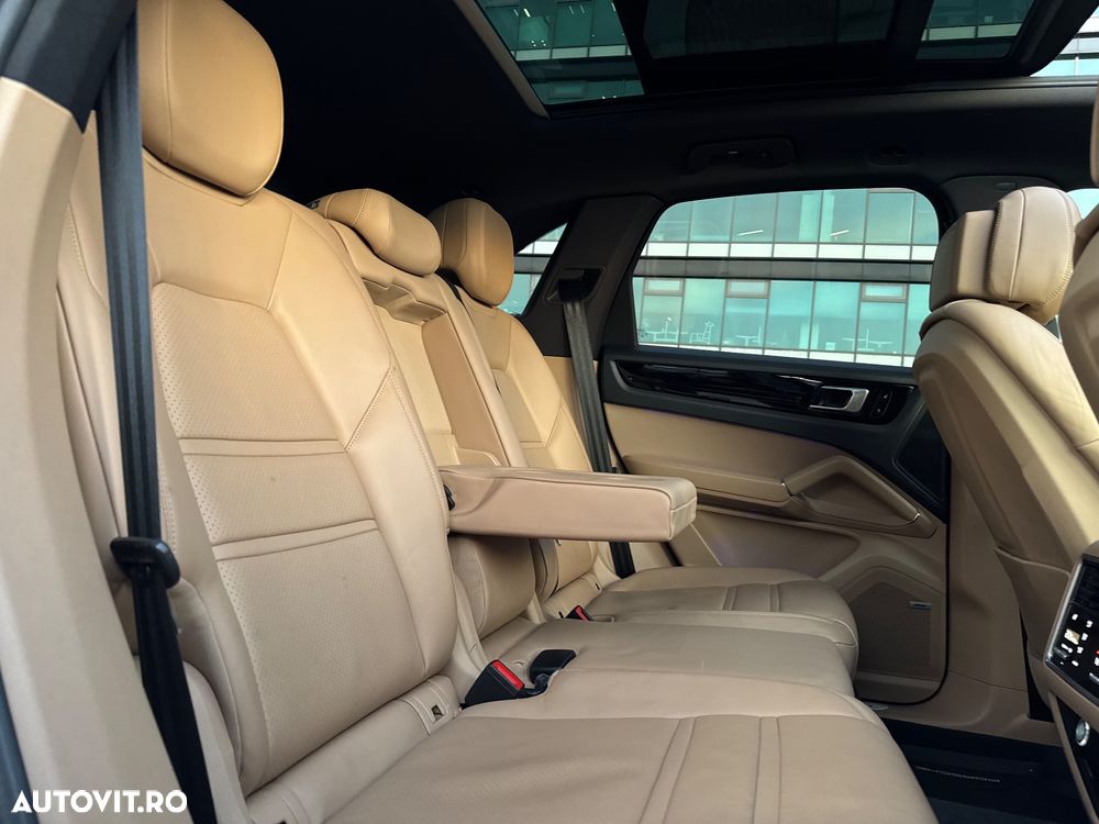 Porsche Cayenne Standard - 36