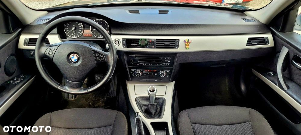 BMW Seria 3 318i - 7