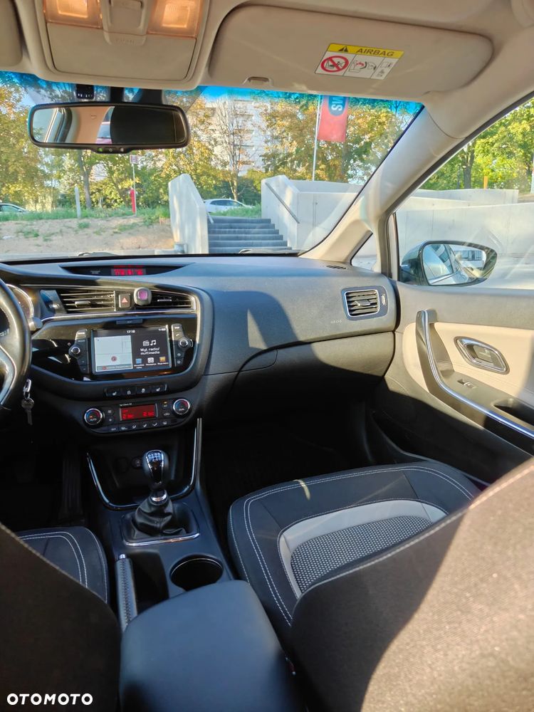 Kia Ceed - 11