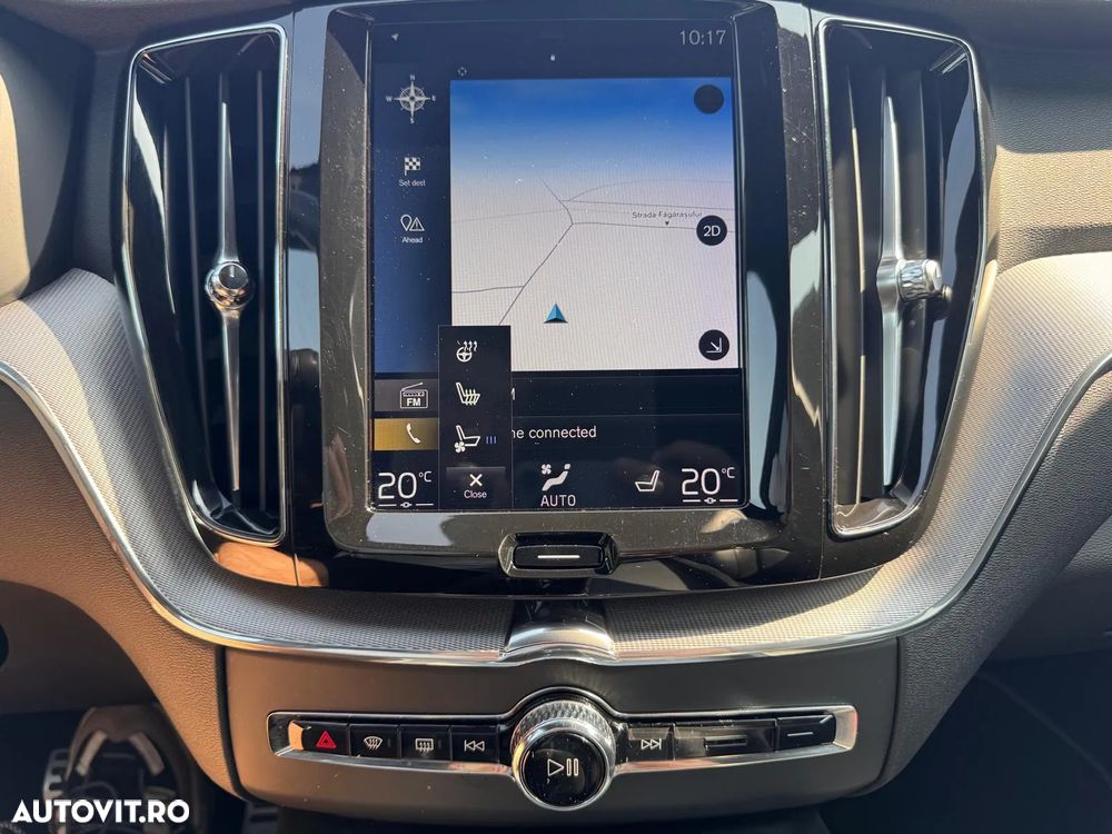 Volvo XC 60 B4 MHEV AWD R-Design - 12