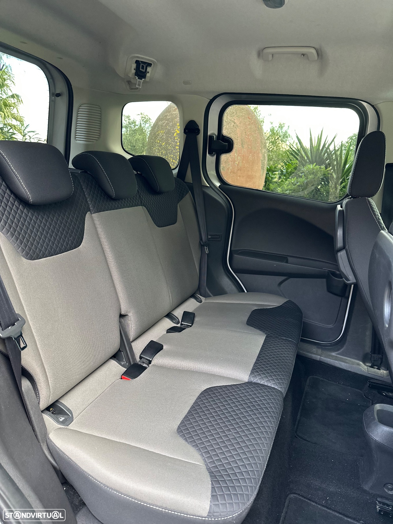 Ford Tourneo Courier 1.5 TDCi Titanium - 15