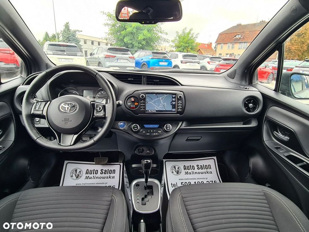 Toyota Yaris Hybrid 100 Premium - 13