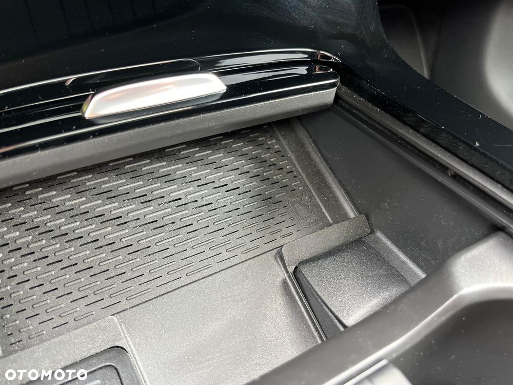 Mercedes-Benz Klasa A 220 4-Matic AMG Line 8G-DCT - 30