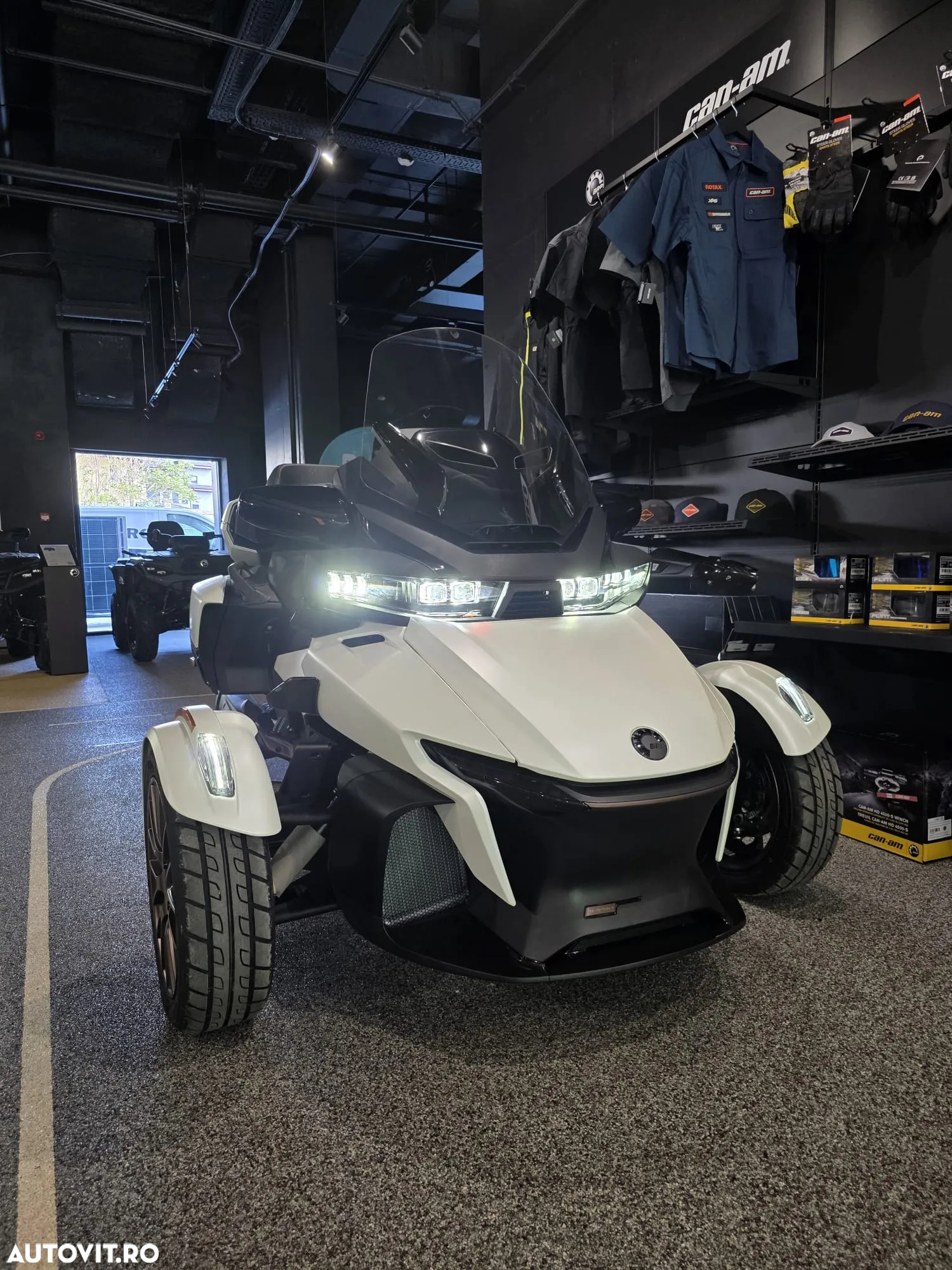 Can-Am Spyder - 9