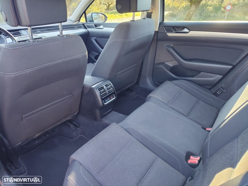 VW Passat 1.6 TDI Highline DSG - 10