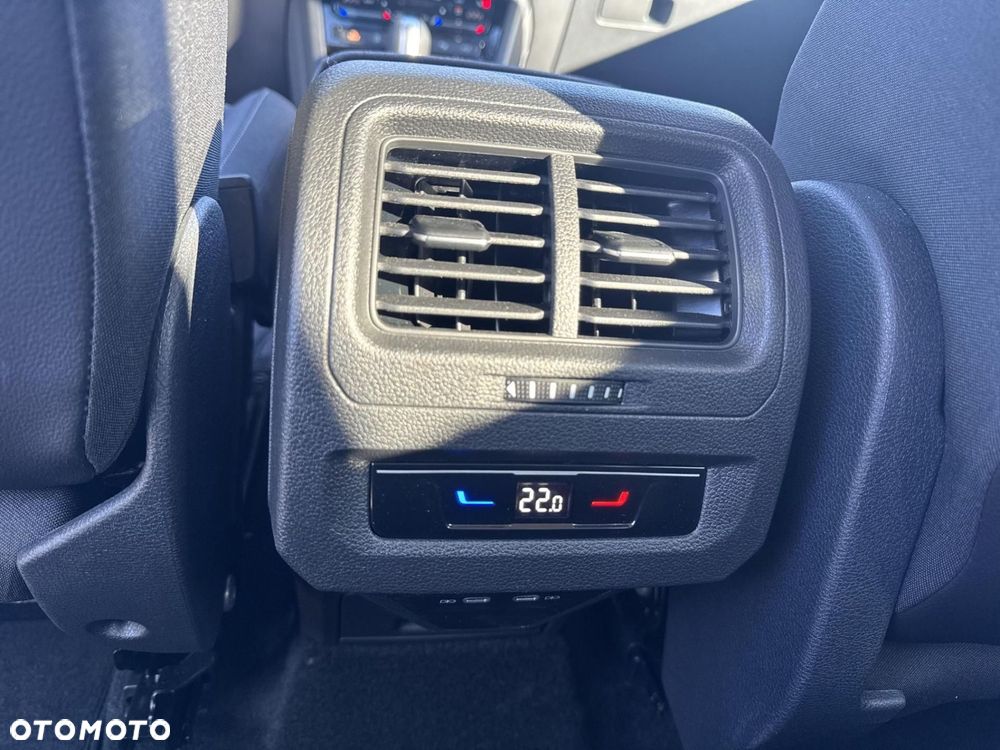 Volkswagen Touran - 18