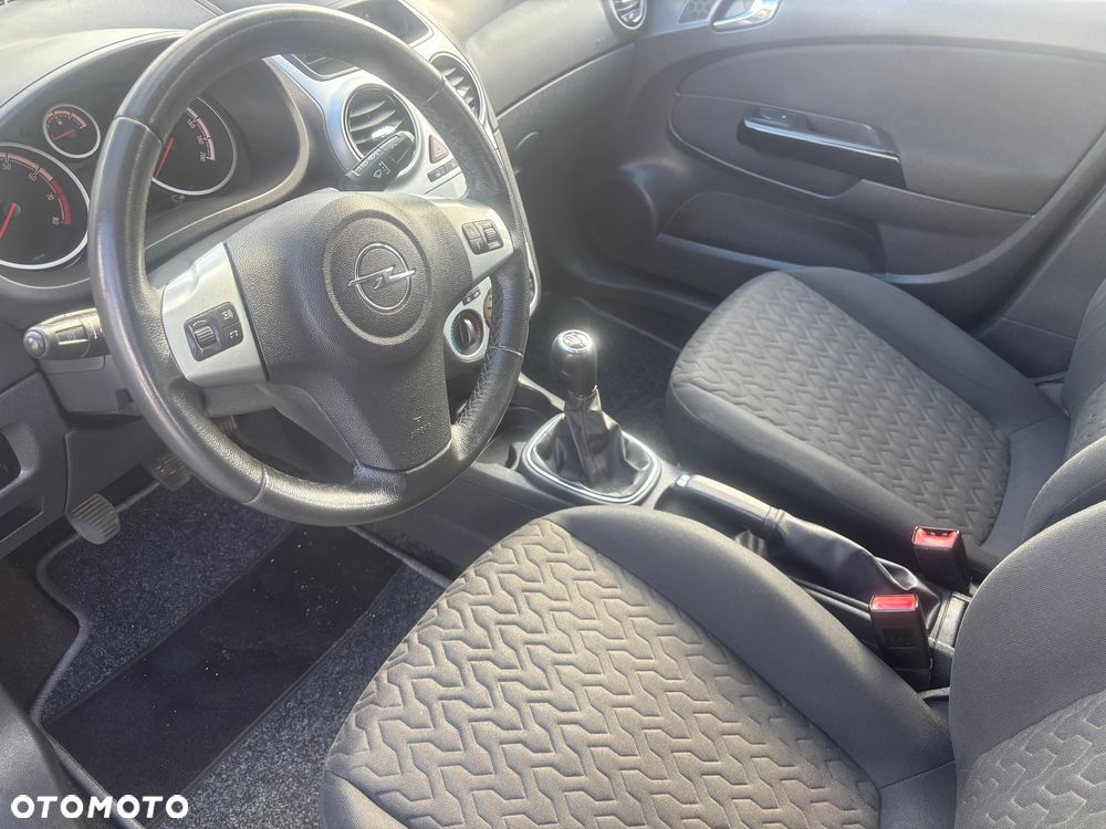 Opel Corsa 1.2 16V Cosmo - 24