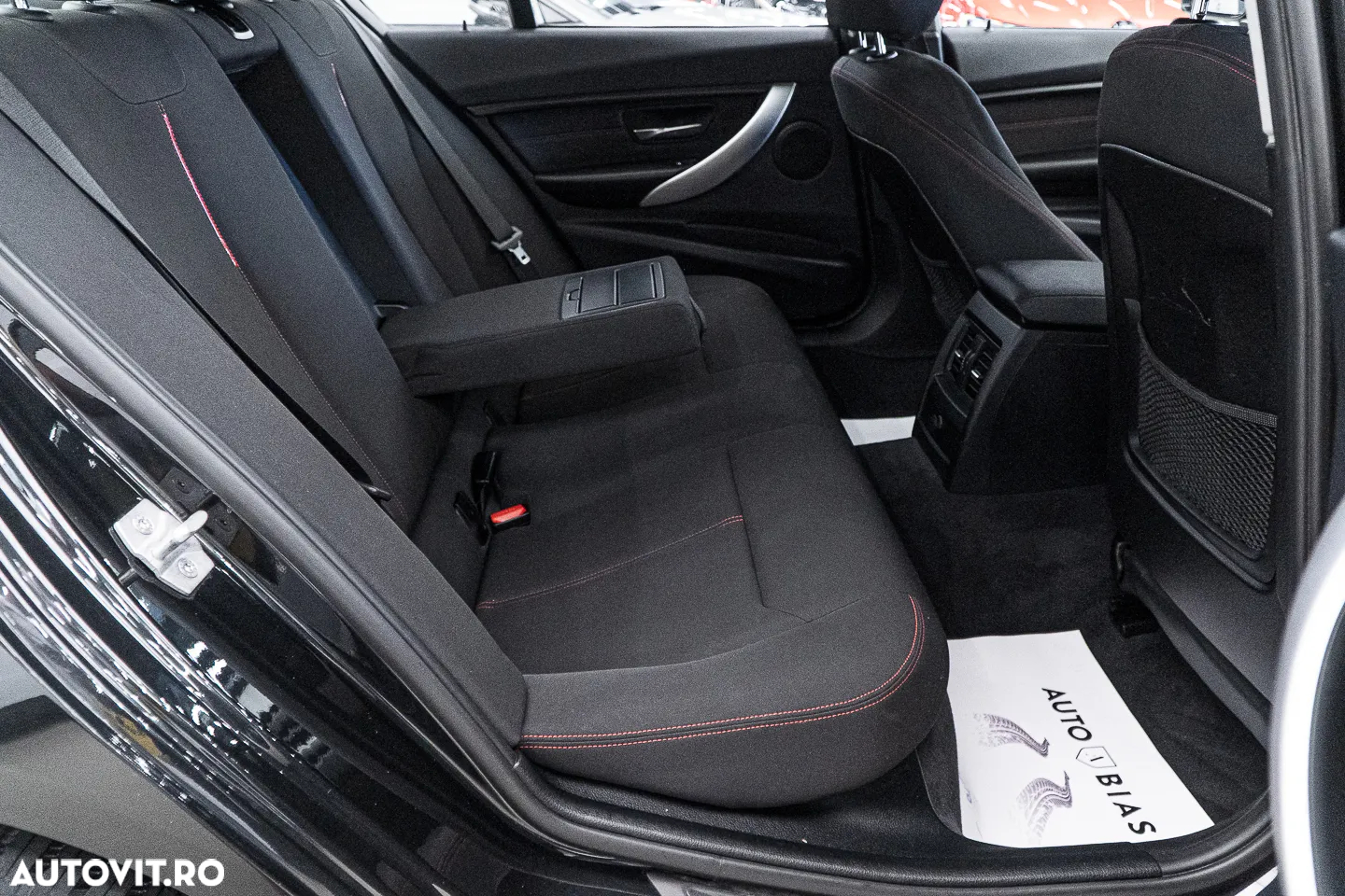 BMW Seria 3 318d Sport Line - 8