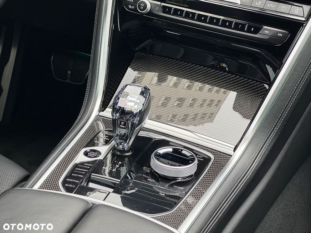 BMW Seria 8 - 25