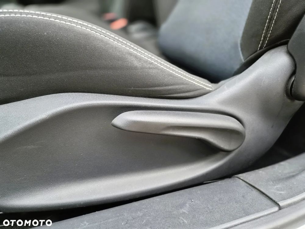 Peugeot 208 - 20