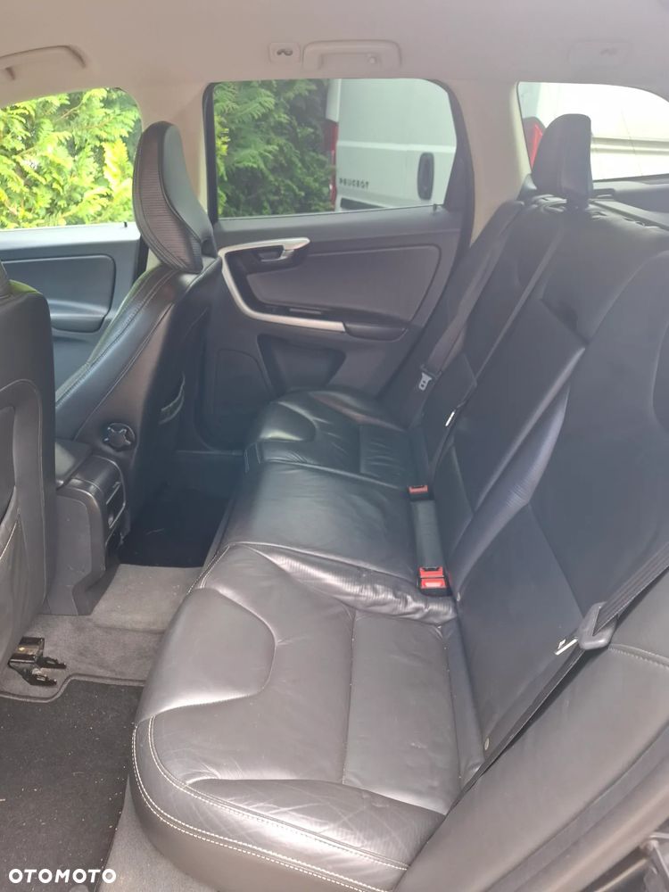 Volvo XC 60 D5 AWD R-Design - 5