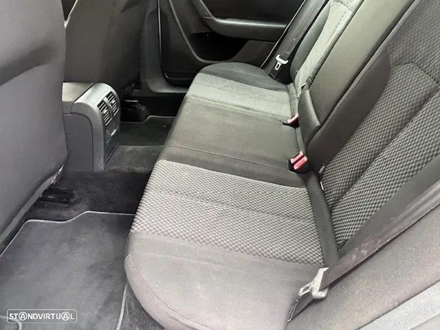 VW Passat 1.6 TDI BlueMotion - 22