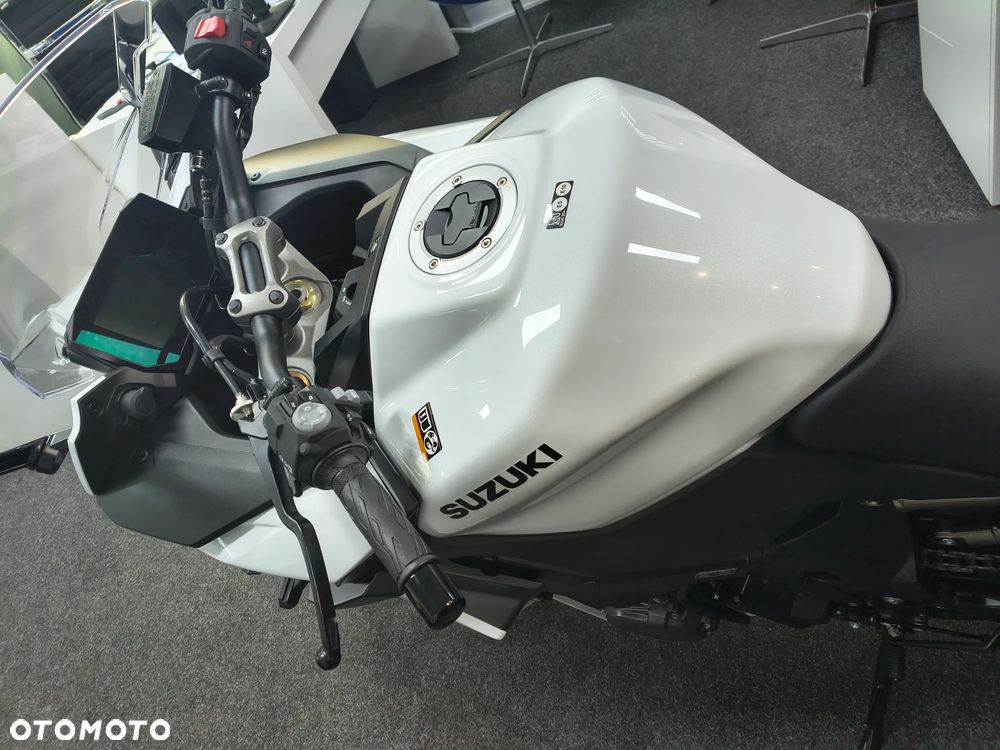 Suzuki GSX - 6