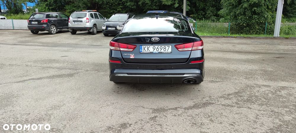 Kia Optima 2.0 M - 9