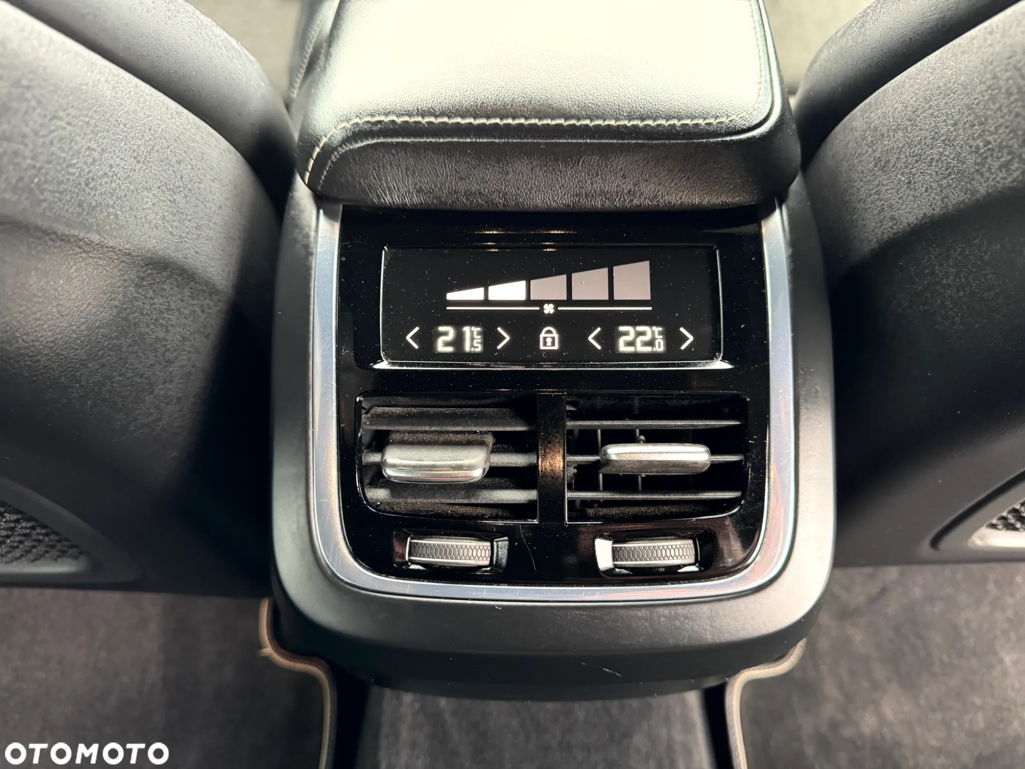 Volvo XC 60 T5 AWD R-Design - 13