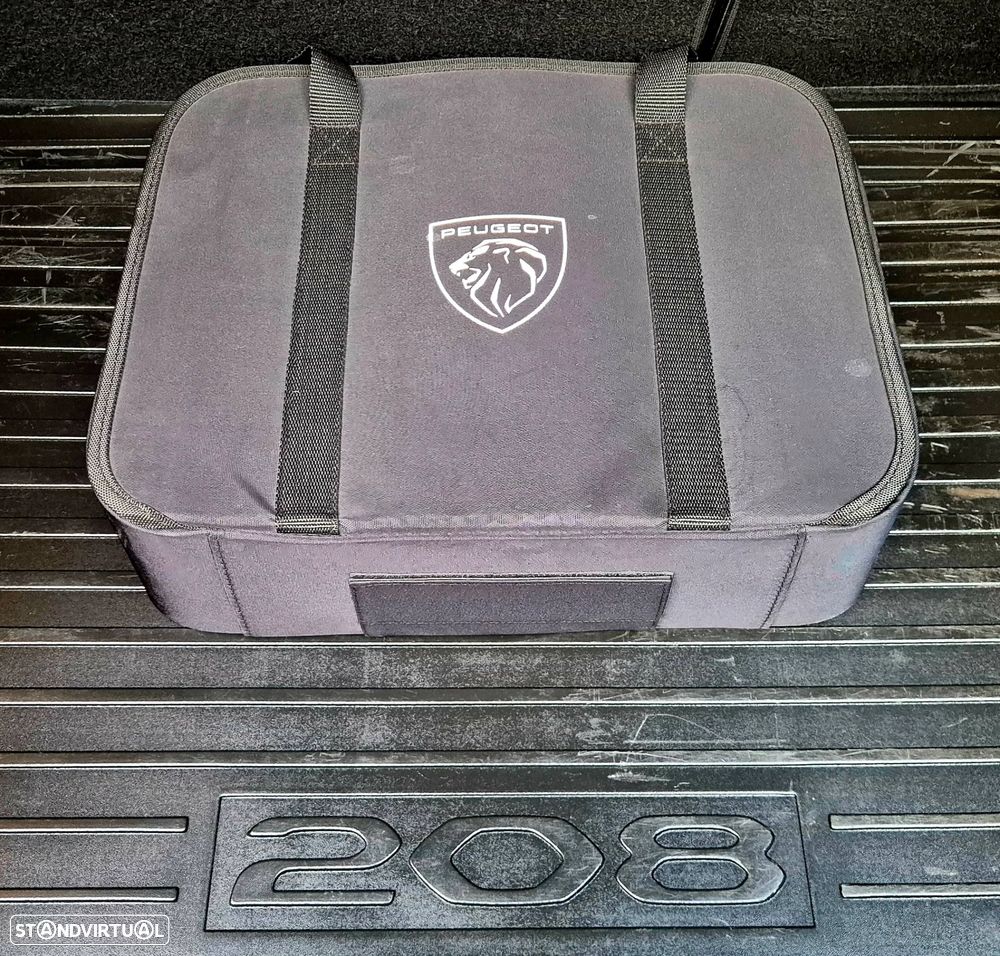 Peugeot e-208 Allure Pack - 37