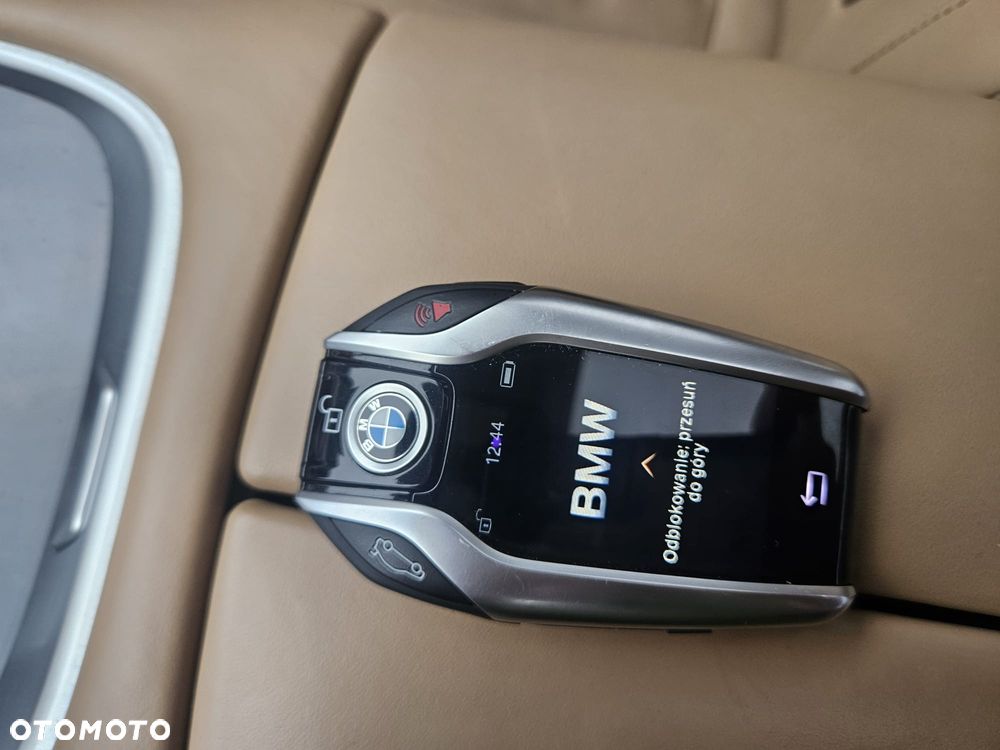 BMW Seria 7 750i xDrive sport - 4