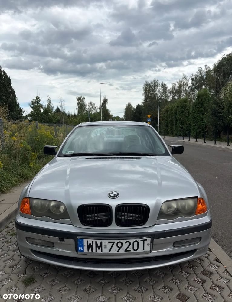 BMW Seria 3 323i - 11