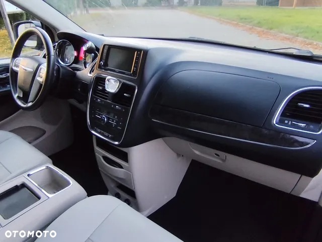 Chrysler Town & Country 3.6 Touring - 19