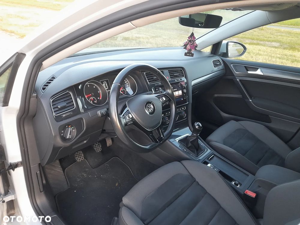 Volkswagen Golf - 18