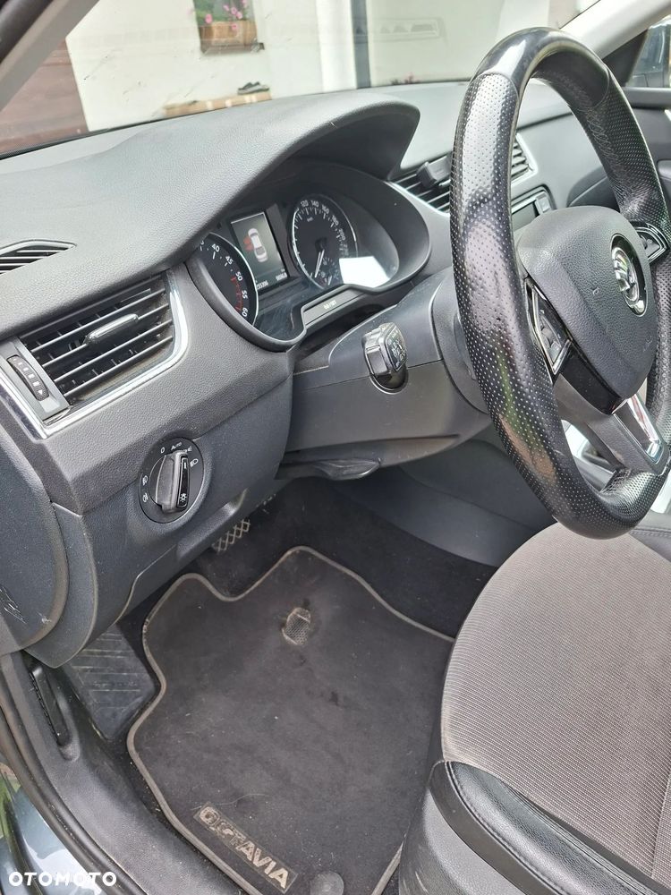 Skoda Octavia 1.6 TDI (Green tec) DSG Style - 8