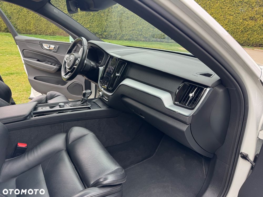 Volvo XC 60 T5 AWD Geartronic Momentum - 22