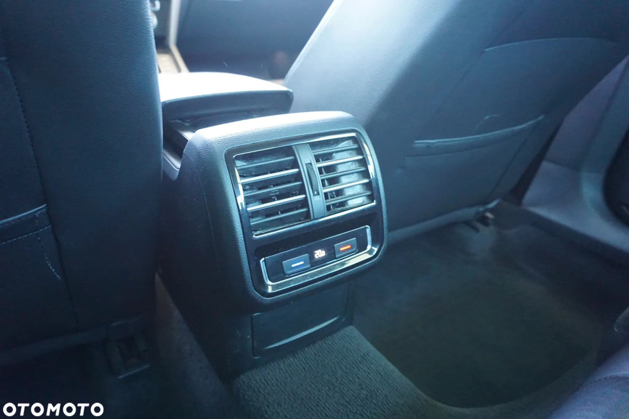 Volkswagen Passat 2.0 TDI Bi-Turbo BMT 4Mot Highline DSG - 36