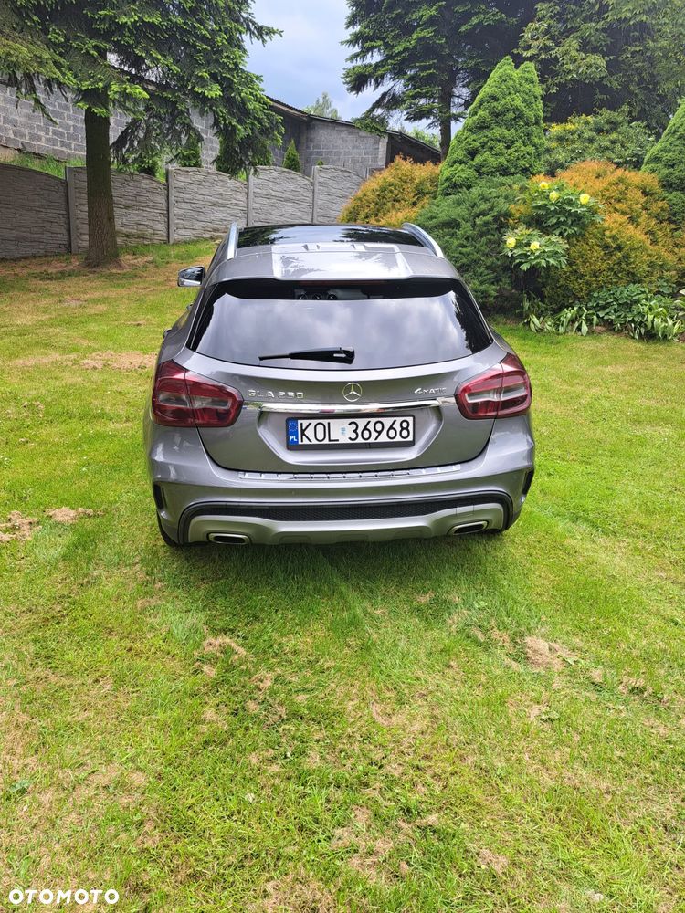 Mercedes-Benz GLA 250 4Matic 7G-DCT AMG Line - 14