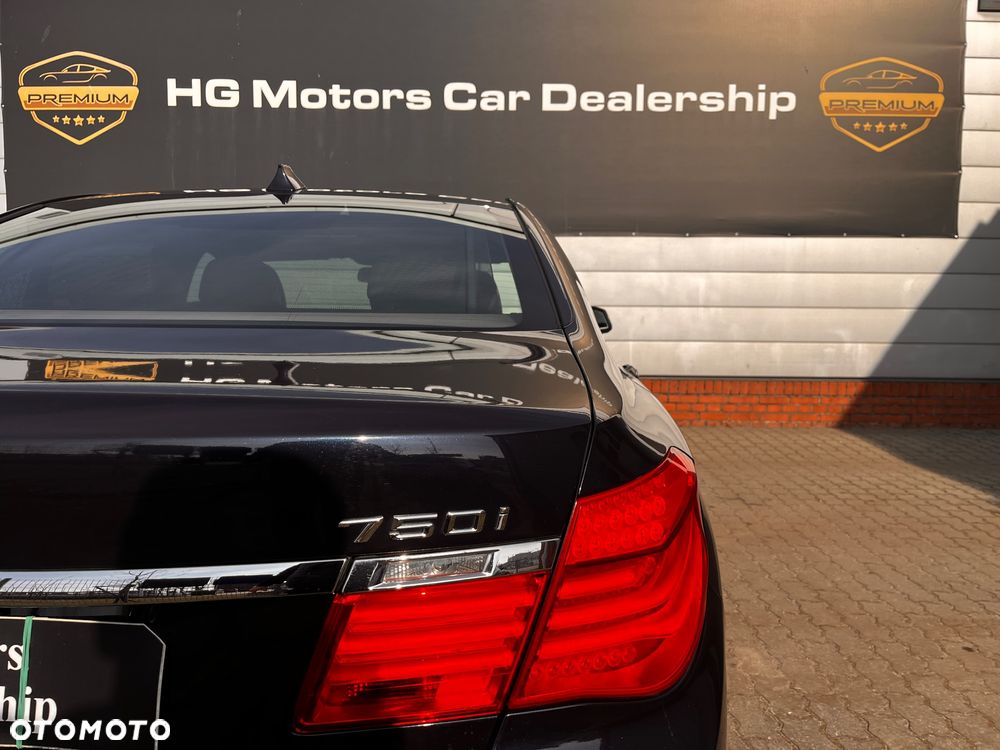 BMW Seria 7 750i xDrive - 11
