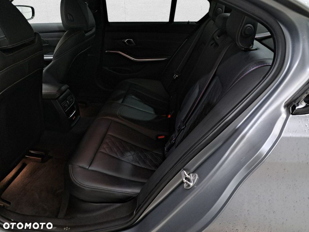 BMW Seria 3 320i xDrive M Sport - 12