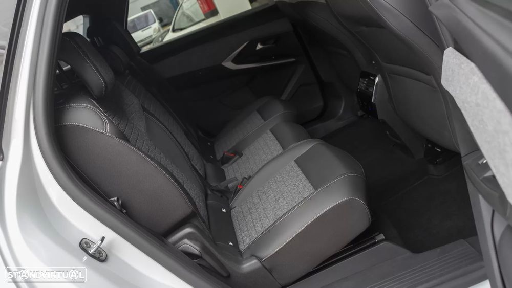 Peugeot 5008 1.2 Hybrid Allure e-DCS6 — fotografia 11