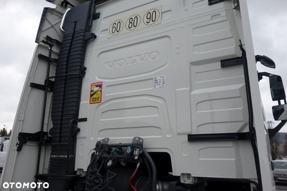 Volvo FH 500 GLOBETROTTER / I-SAVE / STANDARD / AUTOMAT / EURO 6 / KLIMATYZACJA POSTOJOWA / LODÓWKA / LED / NAVI / 2 ZBIORNIKI - 19