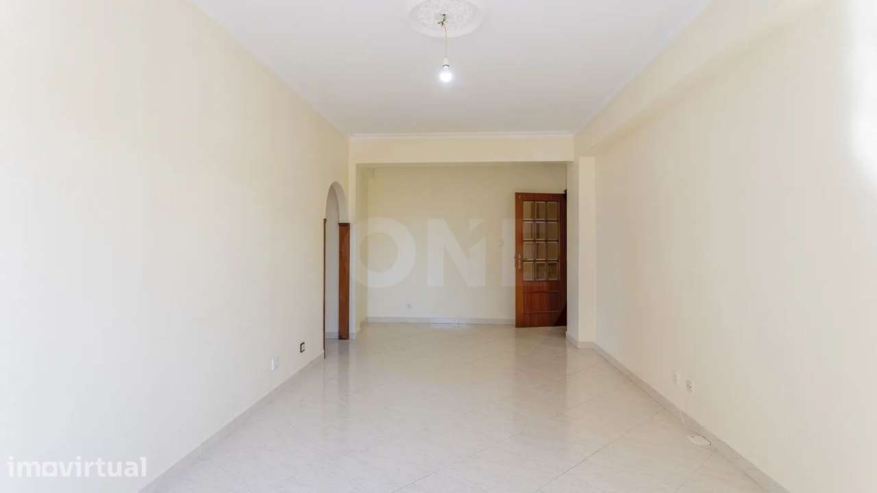 Apartamento T2 | Varanda e Arrecadação | Tapada das Mercês - Grande imagem: 2/24