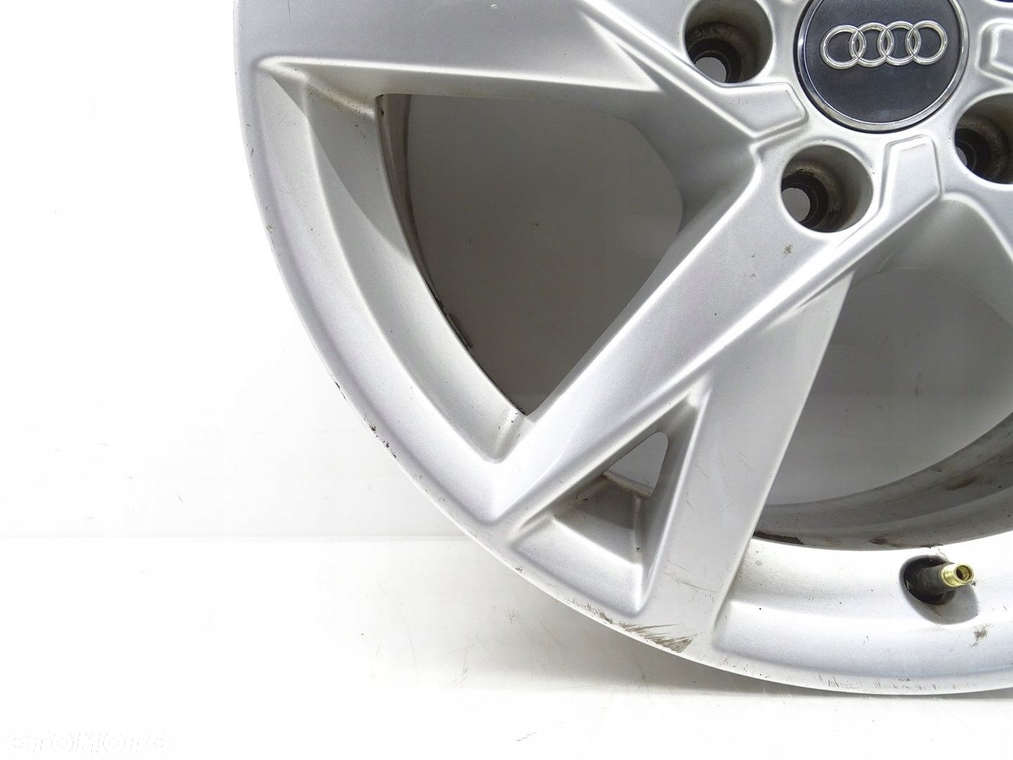FELGA KOŁO ALUFELGA R17 AUDI A4 B9 A5 F5 8W 5X112 7.5J ET38 8W0601025K - 7